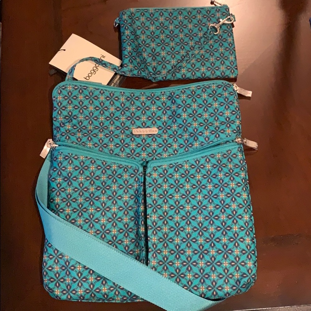 Baggallini Horizon Crossbody Bag teal color